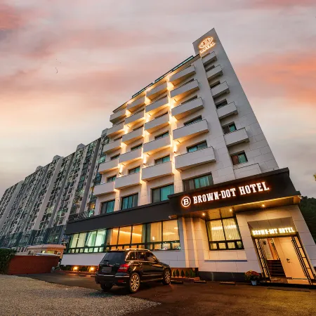 Busan Gijang Brown Dot Отели рядом с достопримечательностью «Храм Пэкдуса»