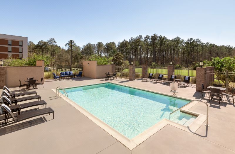 Holiday Inn Express & Suites Opelika Auburn by IHG photo 2