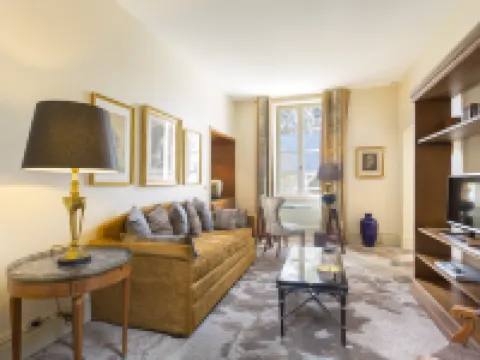 シャトー ラ シュヌヴィエール コムのホテル