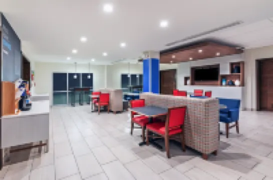 Holiday Inn Express & Suites OZONA by IHG Hotel di Ozona