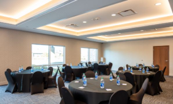 Holiday Inn Express & Suites BELOIT by IHG