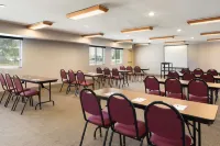 Country Inn & Suites by Radisson, Cedar Rapids Airport, IA Hotels in Amana