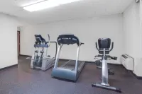 Days Inn by Wyndham Liberty - Gym