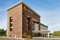 La Quinta Inn & Suites by Wyndham Burlington - parking