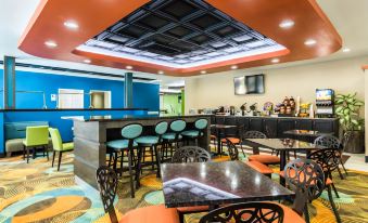 Clarion Inn & Suites Russellville I-40