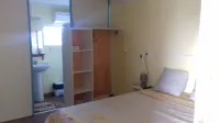 Individual Guest Room Rentals with Private Bathroom - 2성급