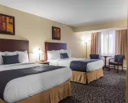 Quality Inn Mont-Laurier - parking