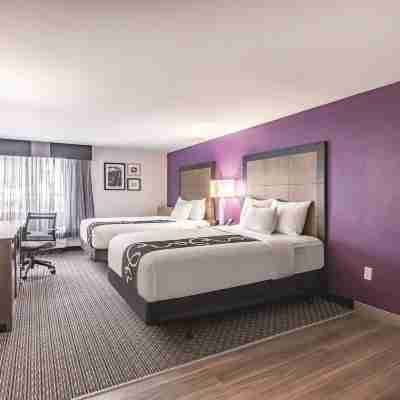 La Quinta Inn & Suites by Wyndham Salem NH Rooms