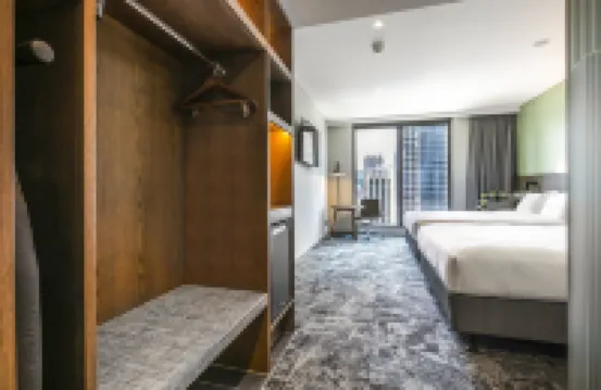 Holiday Inn Express MELBOURNE LITTLE COLLINS by IHG Hôtels à proximité de : Collins Street