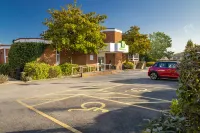 Holiday Inn BASINGSTOKE by IHG - Bãi đậu xe