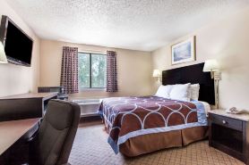 Super 8 by Wyndham Cleveland TX