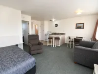 Avon Motel Hotels near Puketarata Garden