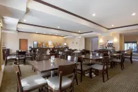 Holiday Inn Express & Suites NEWPORT by IHG - breakfast
