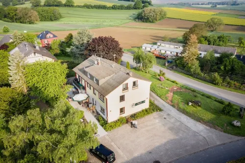 Landhaus Vor Burg Eltz - parking