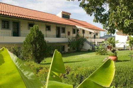 Apartamentos Quinta Mae Dos Homens Отели рядом с достопримечательностью «Sacred Art Museum (Museu de Arte Sacra)»