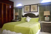 Serenity Cottages Hoteles cerca de St. Gerard's Roman Catholic Church
