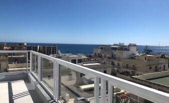 3. Luxury Sea View 2 Bed Apartment Close to Beach!