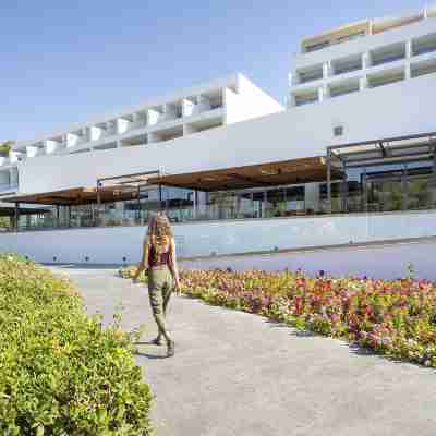 Doreta Beach Hotel Exterior
