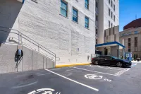 Holiday Inn Express KANSAS CITY DOWNTOWN by IHG - parking