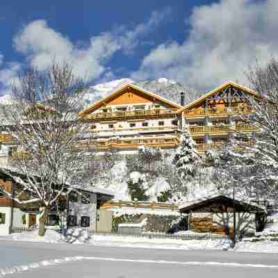 Romantik Alpenhotel Waxenstein Hotel Exterior