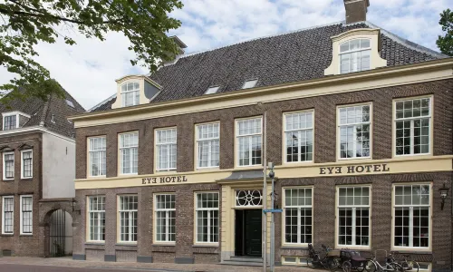 Eye Hotel