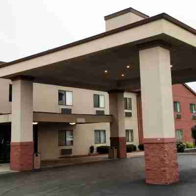 FairBridge Inn & Suites Batavia-Darien Amusement Park Hotel Exterior