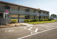 康鉑阿讓酒店 - 停車場