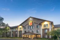 Super 8 by Wyndham Bloomington/Airport Отели в г. 