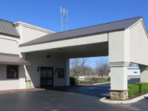 Super 8 by Wyndham Manchester TN Hotels in Coffee County