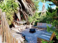 Saltycrax Backpackers Hotels in Bloubergstrand