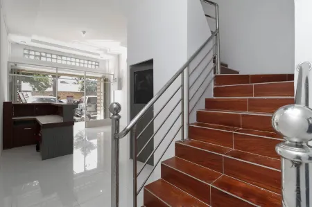 RedDoorz Plus near RS Royal Prima Medan