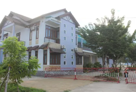 Quang Nam Guest Отели рядом с достопримечательностью «Cửa hàng phụ kiện thời trang BG»