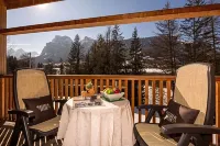 Hotel Rezia - Mountain view