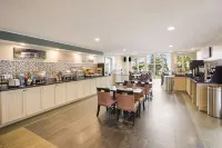 Best Western Harbour Pointe Lakefront - breakfast