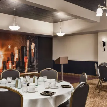 Super 8 by Wyndham Sarnia on