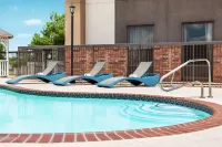 Hampton Inn Paris - Rooftop Pools