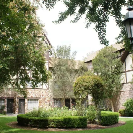 Anaheim Majestic Garden Hotel