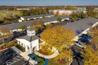Suburban Studios Mentor - Cleveland Northeast - parking