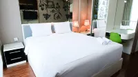 Luxurious 2Br at the Via and the Vue Ciputra World Apartment Hotels in Dukuhpakis
