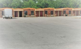 OYO Hickory House Inn