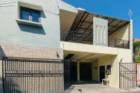 Kanca Homestay Mitra RedDoorz Near Gor Untung Suropati Hotels in Purworejo