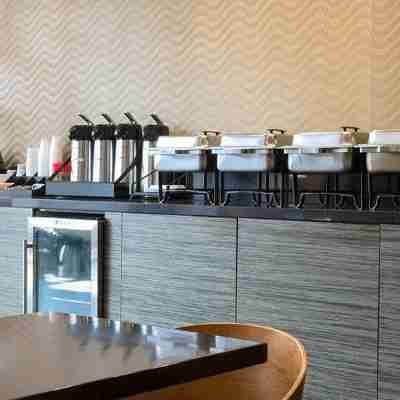 Hotel Xilo Glendale Dining/Meeting Rooms