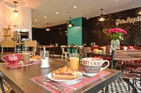Arty Paris Porte de Versailles by River - breakfast