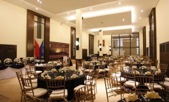 Oracle Hotel and Residences