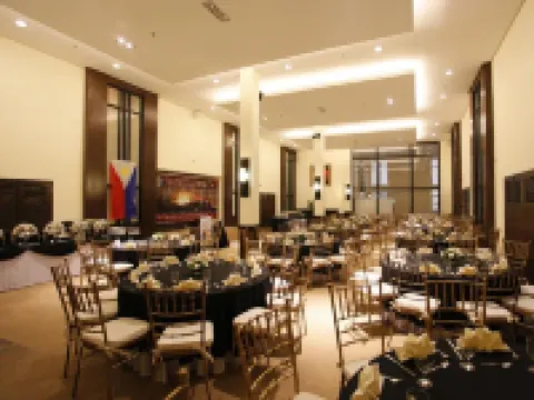 Oracle Hotel and Residences
