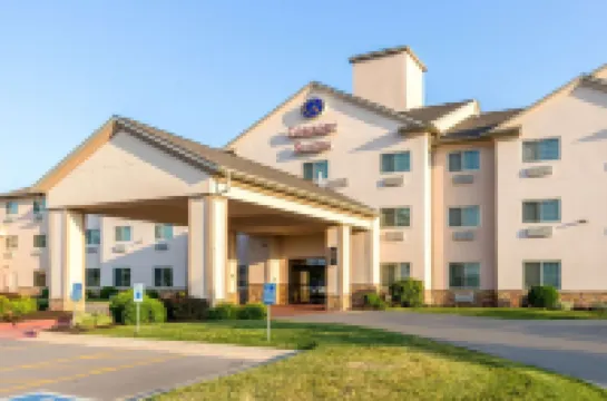 Comfort Suites Burlington Hotels in Burlington