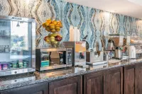 The Blu Hotel Blue Ash Cincinnati, Ascend Hotel Collection - breakfast