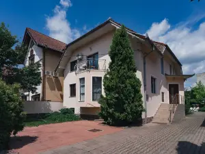 Flora Luxury House