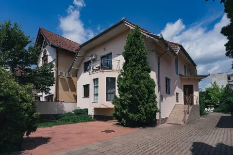 Flora Luxury House