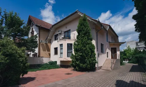 Flora Luxury House